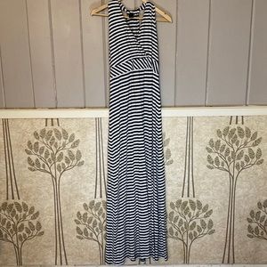 ANN TAYLOR size L black and white racer back maxi dress in EUC